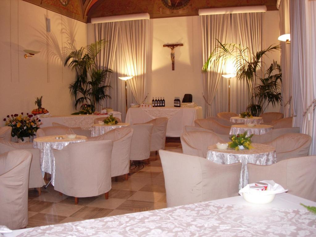 Domus Carmelitana Hotel Rome Exterior photo