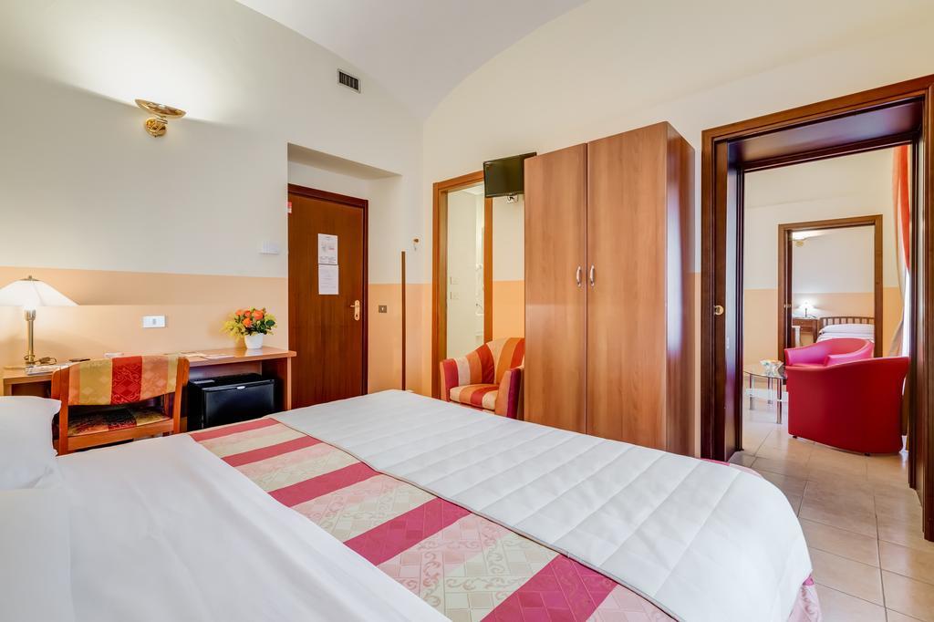 Domus Carmelitana Hotel Rome Exterior photo