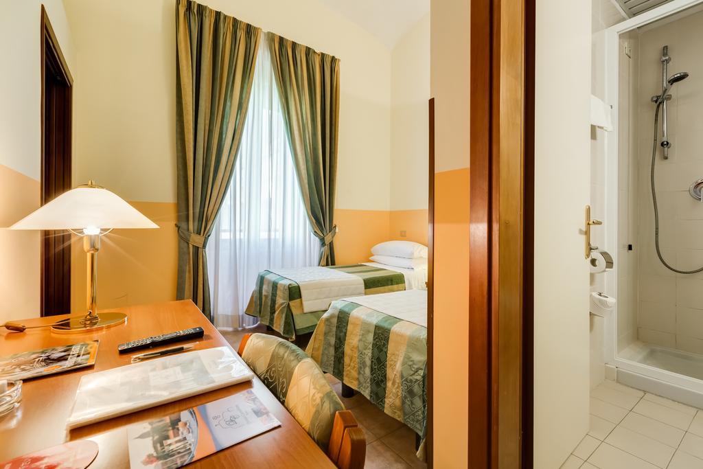 Domus Carmelitana Hotel Rome Exterior photo