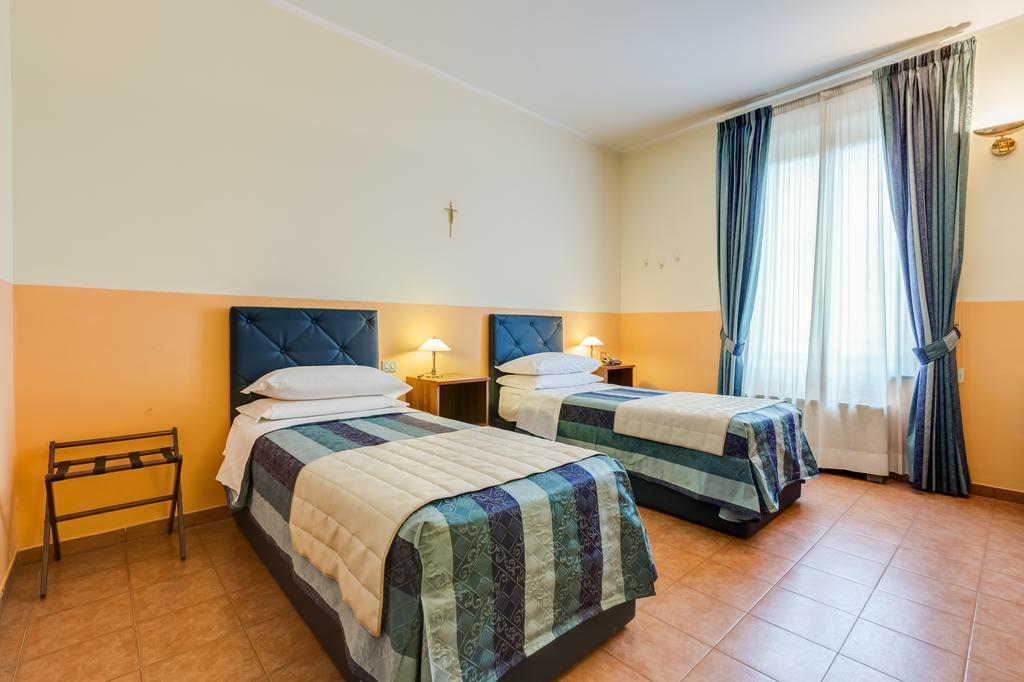 Domus Carmelitana Hotel Rome Exterior photo