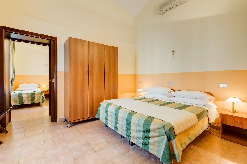 Domus Carmelitana Hotel Rome Exterior photo